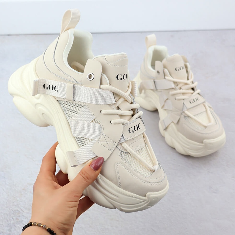 Lädersneakers på en tjock sulkvinnors beige goe RR2N4051 1