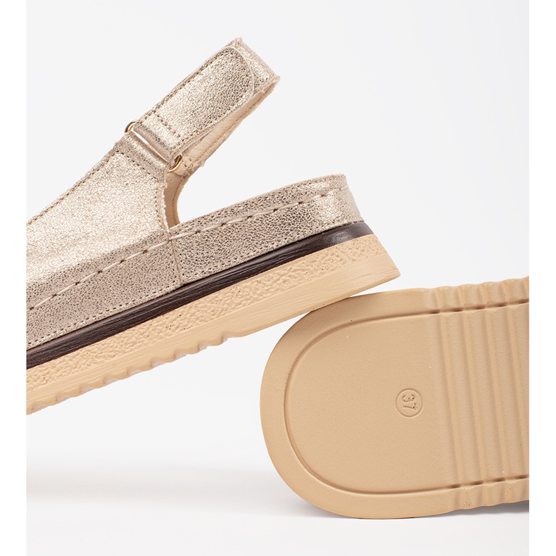 Goodin Guldsandaler på plattformen med en stift gyllene 1