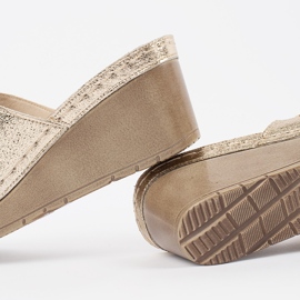 Goodin Gyllene kvinnors flip -flops på kil 1