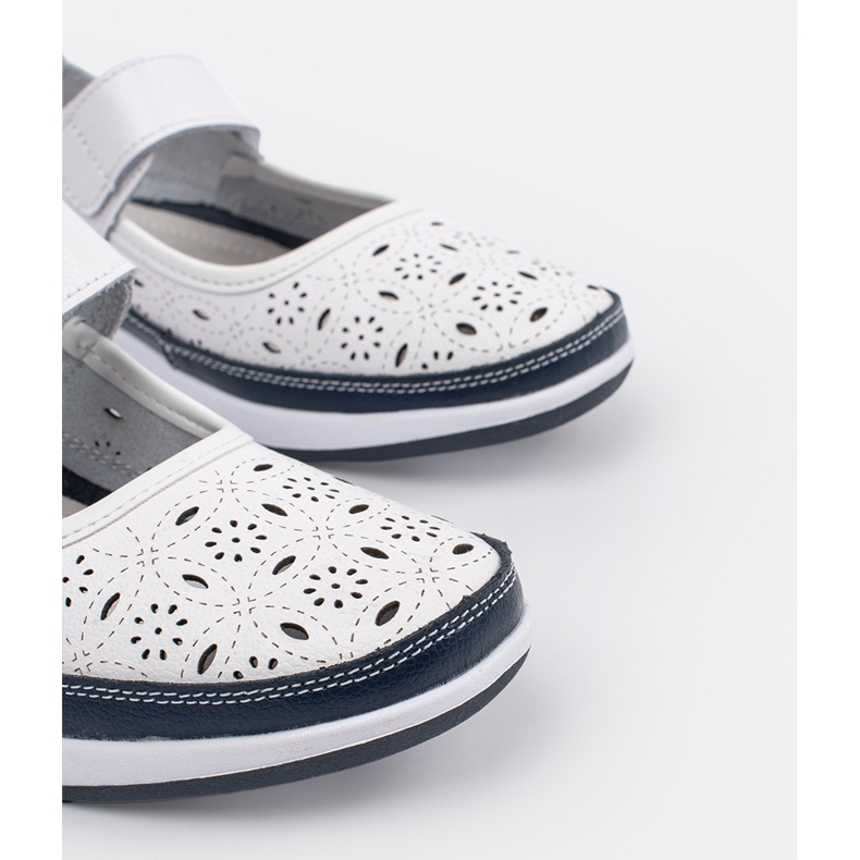 Goodin Tappade vita och marinblå lädersandaler 2