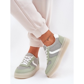 Låga kvinnors sneakers på den gröna plattformen 6