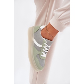 Låga kvinnors sneakers på den gröna plattformen 5