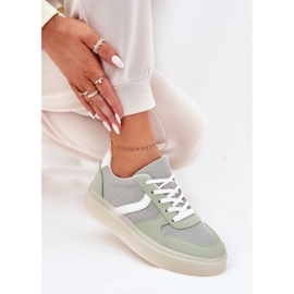 Låga kvinnors sneakers på den gröna plattformen 8