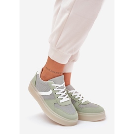 Låga kvinnors sneakers på den gröna plattformen 1
