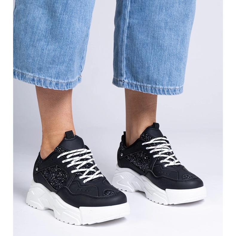 Svarta kvinnors sneakers med glitterinsatser 2