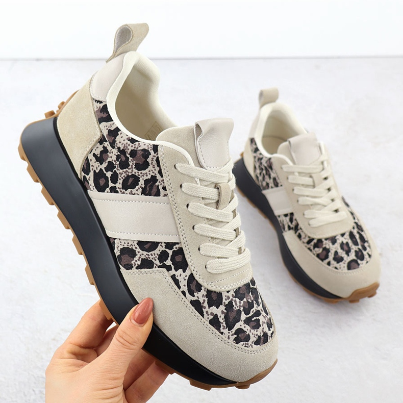 Lädersneakers på en Beige Leopard -plattform Vinceza 66793 1