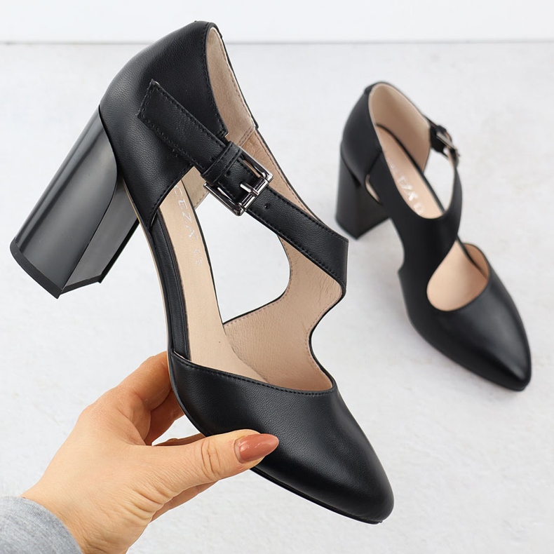 Läderpumpar på pelarskorna med svart Vinceza 91133 -remsa 1