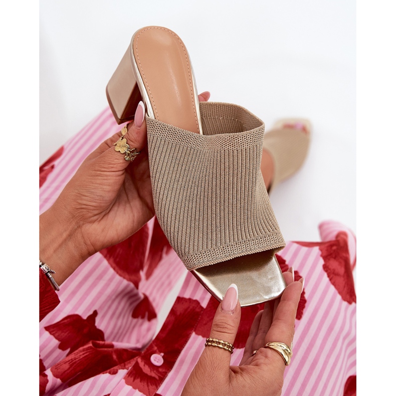 Kvinnors klackar med gyllene pistil 1