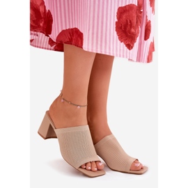 Kvinnors klackar som beige 1