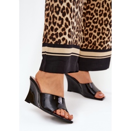 Målade kvinnors bröllop på kilar svart 2