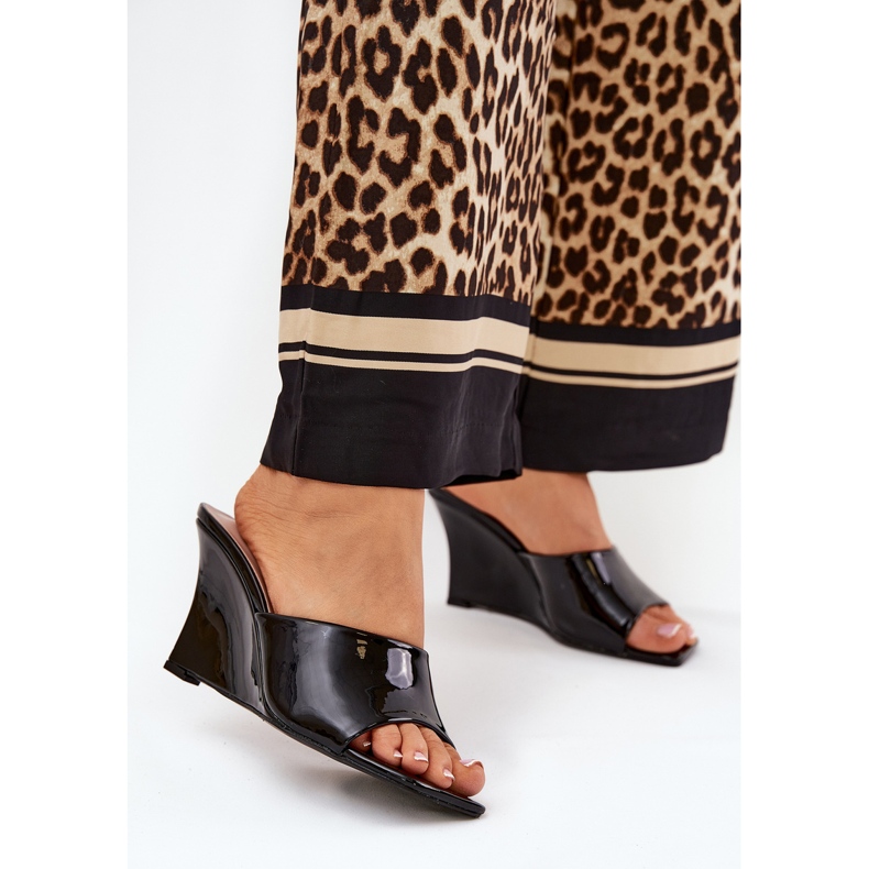 Målade kvinnors bröllop på kilar svart 2