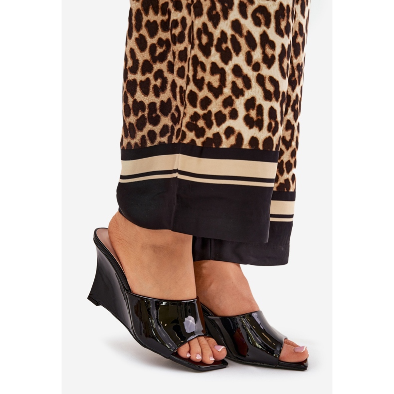 Målade kvinnors bröllop på kilar svart 1