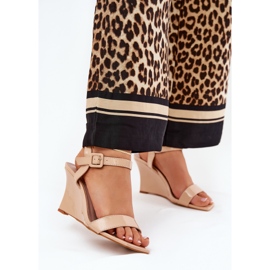 Målade kvinnasandaler för nakna kilar beige 2