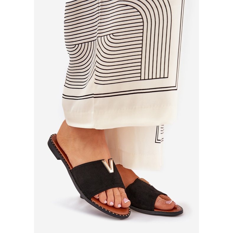 Flat -hanterade kvinnors flip flops med dekorativa detaljer svart 1