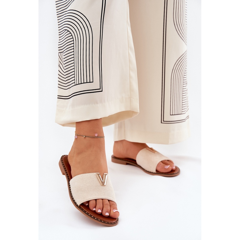 Flat -hanterade kvinnors flip flops med dekorativa detaljer beige 2