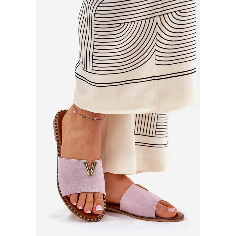 Flat -hane kvinnors flip flops med dekorativa lila detaljer purpur 1