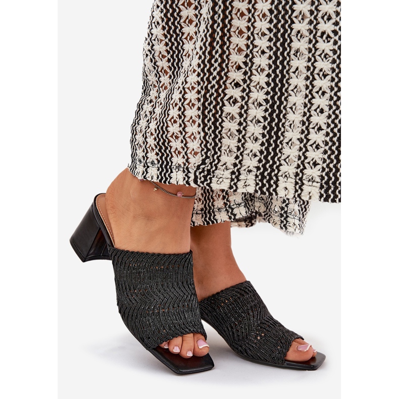 Kvinnors flip flops med svarta klackar 1