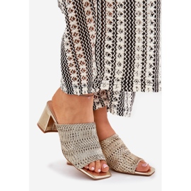 Kvinnors flip flops med gyllene klackar 1