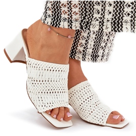Kvinnors flip flops med vita klackar 9