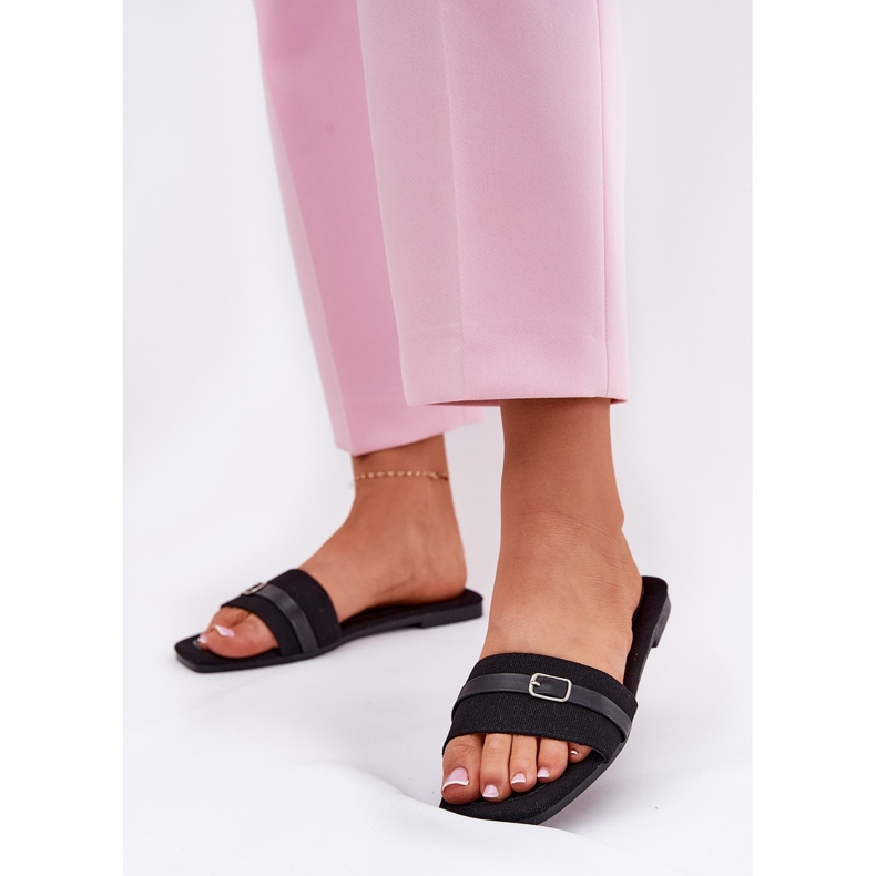 Platta kvinnors flip flops med bälte och spänne svart 2