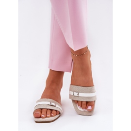 Platta kvinnors flip flops med beige-vitt bälte och spänne 2