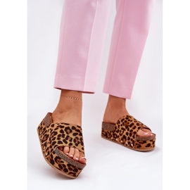 Kvinnors flip flops på en massiv plattform Eco Suede Leopard Print Brown brun 2