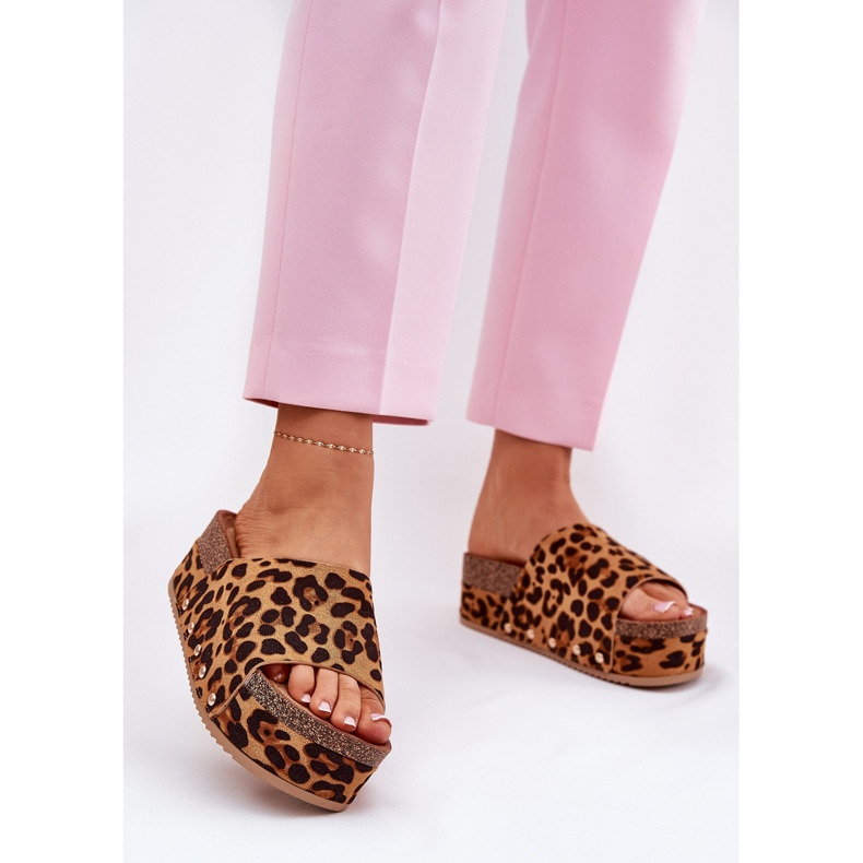 Kvinnors flip flops på en massiv plattform Eco Suede Leopard Print Brown brun 2