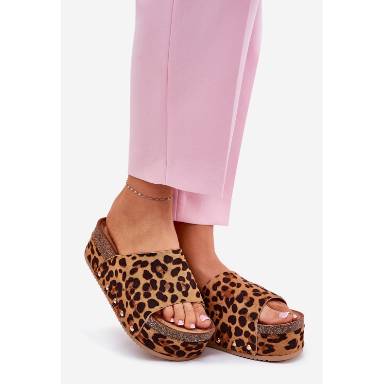 Kvinnors flip flops på en massiv plattform Eco Suede Leopard Print Brown brun 1