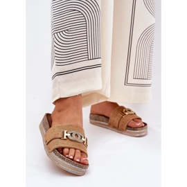 Kvinnors flip flops med en gyllene detalj på Camel Glitter -plattformen brun 2