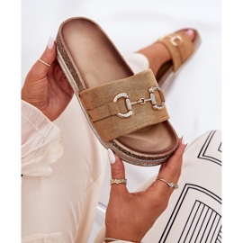 Kvinnors flip flops på plattformen med en gyllene prydnad och kamelglitter brun 8