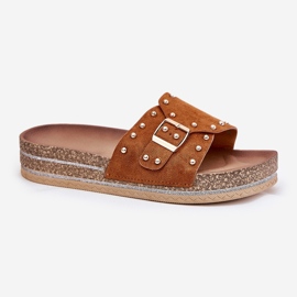 Kvinnors flip flops på plattformen med en klämma och kamelstänger brun 4