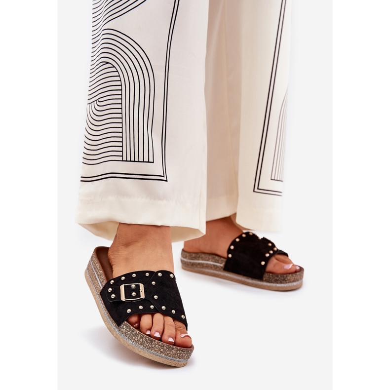 Kvinnors tofflor på plattformen med ett spänne och svarta dubbar 1