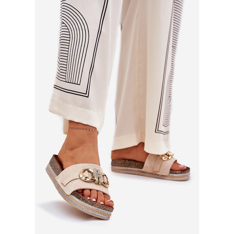 Boto Kvinnors flip flops på plattformen med glitter och en gyllene dekoration beige 1