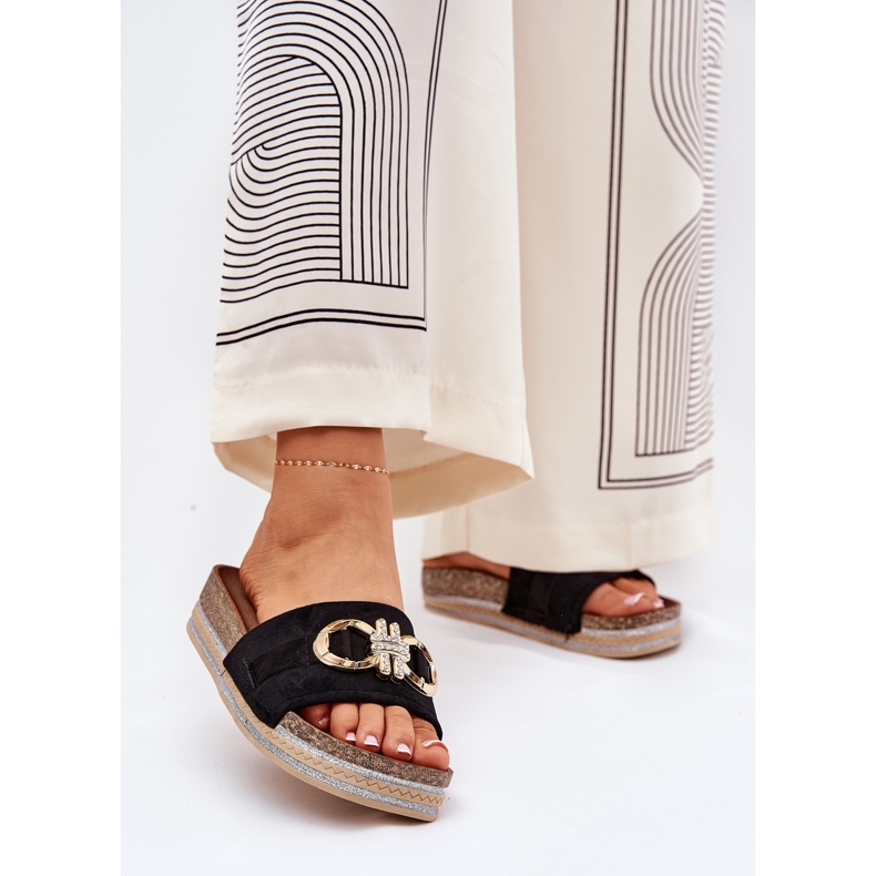 Kvinnors flip flops på plattformen med glitter och gyllene dekoration svart 2