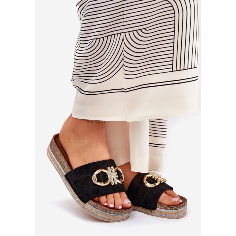 Kvinnors flip flops på plattformen med glitter och gyllene dekoration svart 1