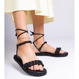 Svarta kvinnors sandaler flätade 1