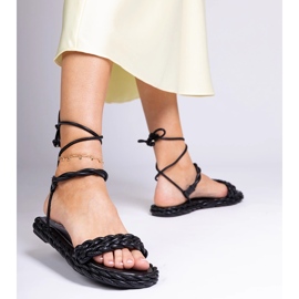 Svarta kvinnors sandaler flätade 3