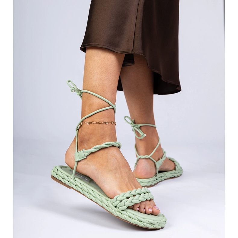 Gröna kvinnors sandaler flätade 1