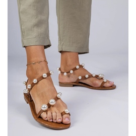 Bruna kvinnors sandaler dekorerade med pärlor 1