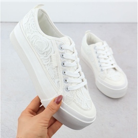 Låga kvinnors sneakers med Lace White Big Star RR274747 vit 1
