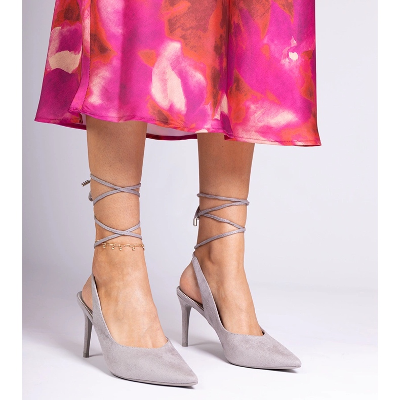 Gråa höga klackar med Hakols klack 1