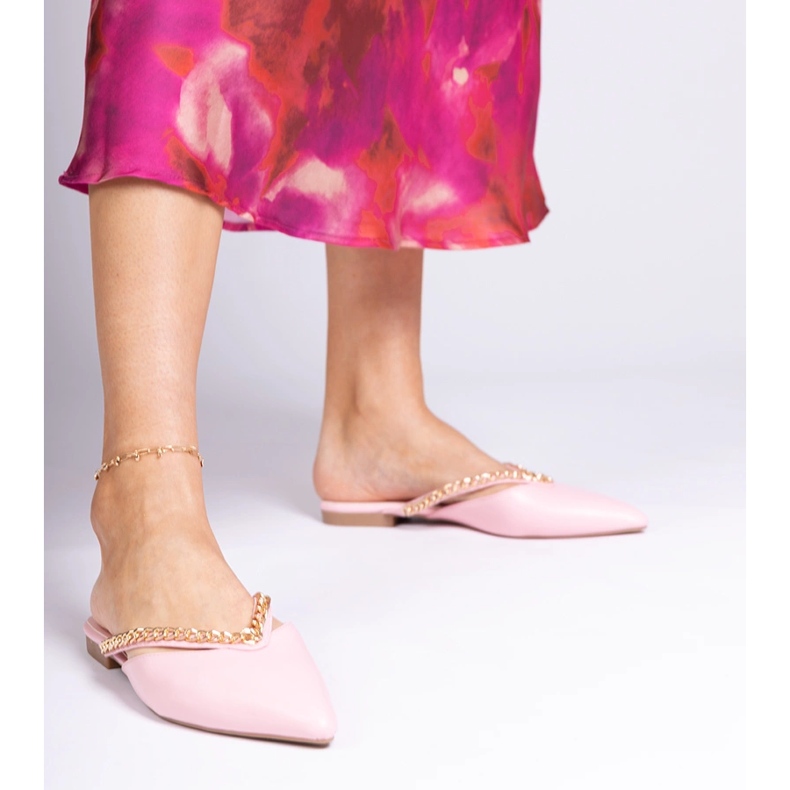 Rosa eleganta flip -flops dekorerade med en kedja 1