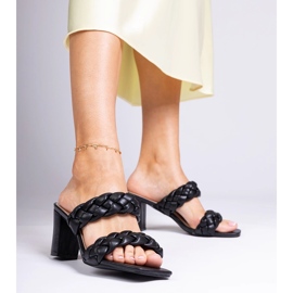 Svarta höga klackar 1