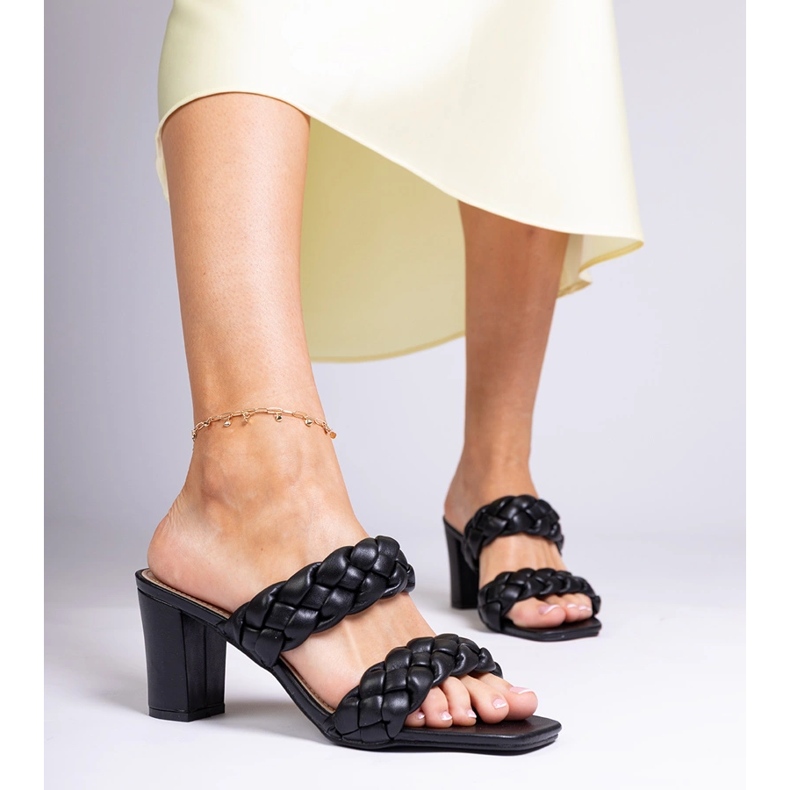 Svarta höga klackar 2