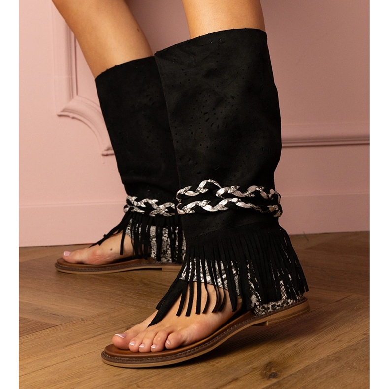 Svarta kvinnosandaler med en hög överdel 2