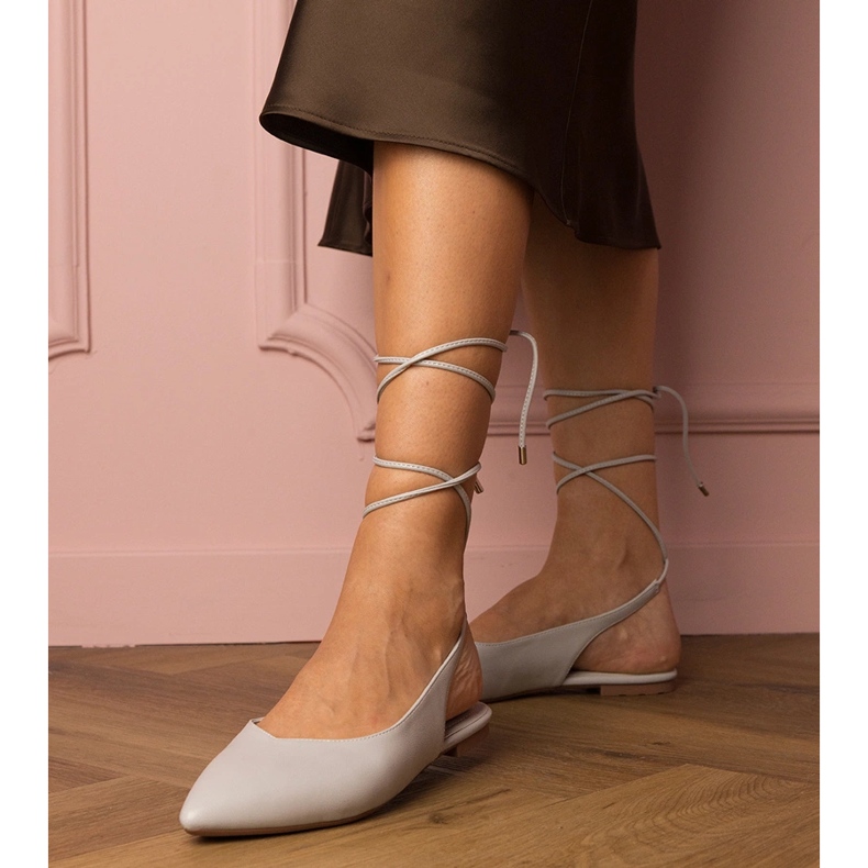 Grå platta klackar gjorda av eko -läder 2