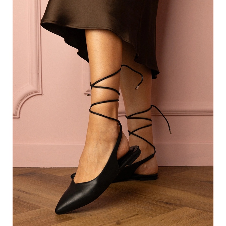 Svarta platta klackar av Eco -Leather 1