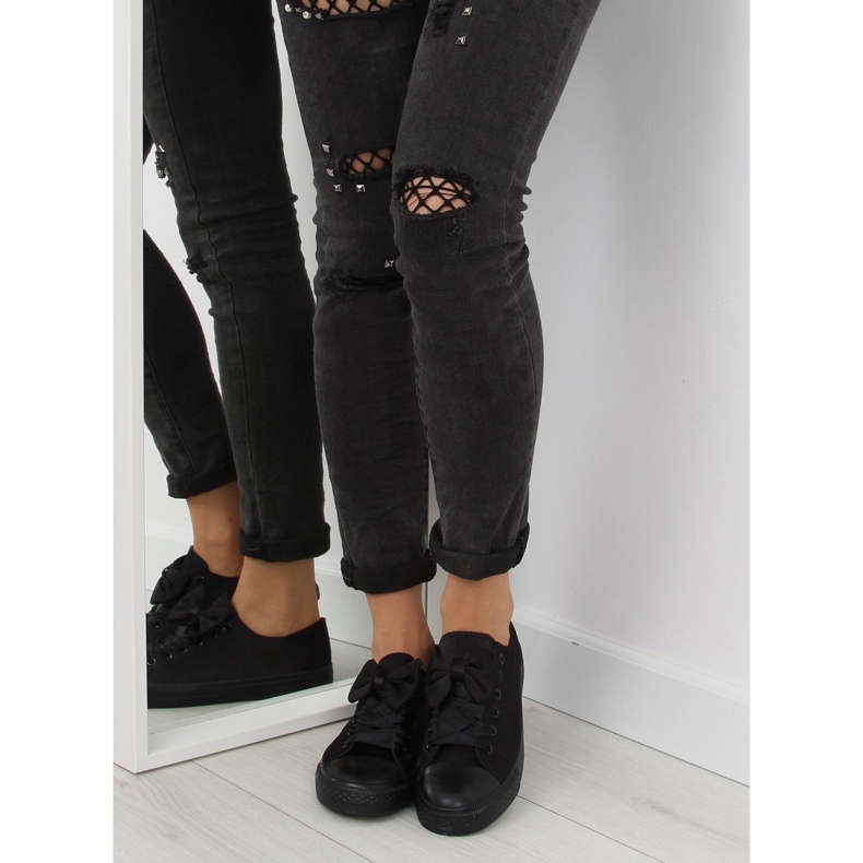 Sneakers i satinsvart dam 16-509 Allblack 1