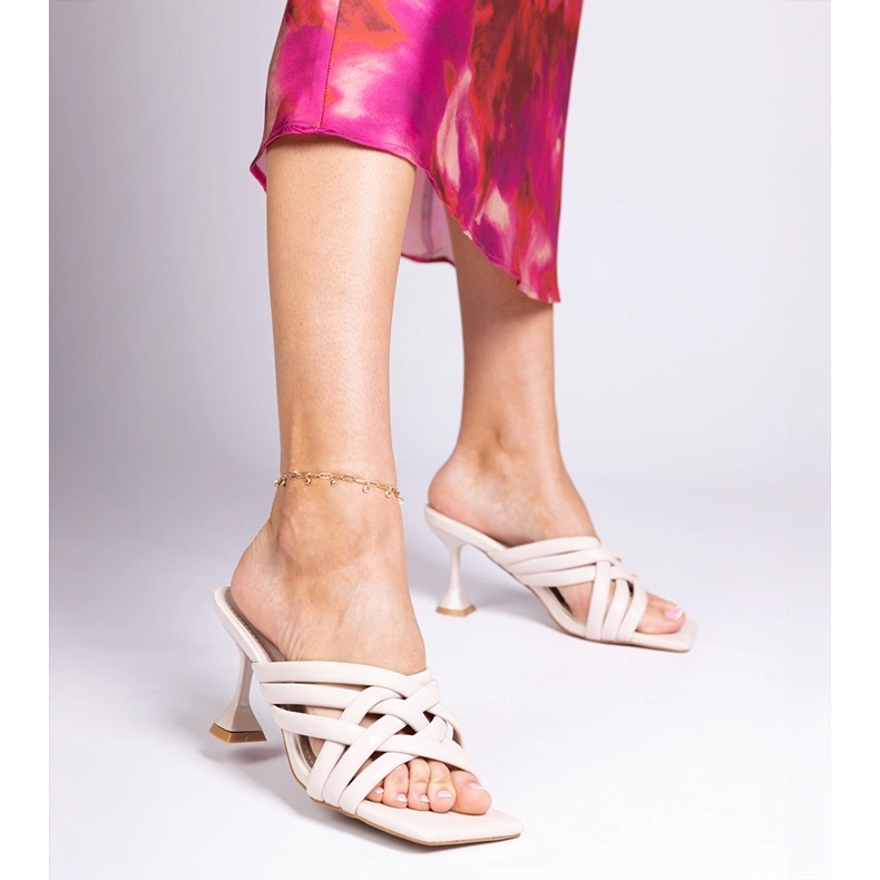 Beige eleganta sandaler med klack från Bourget 1