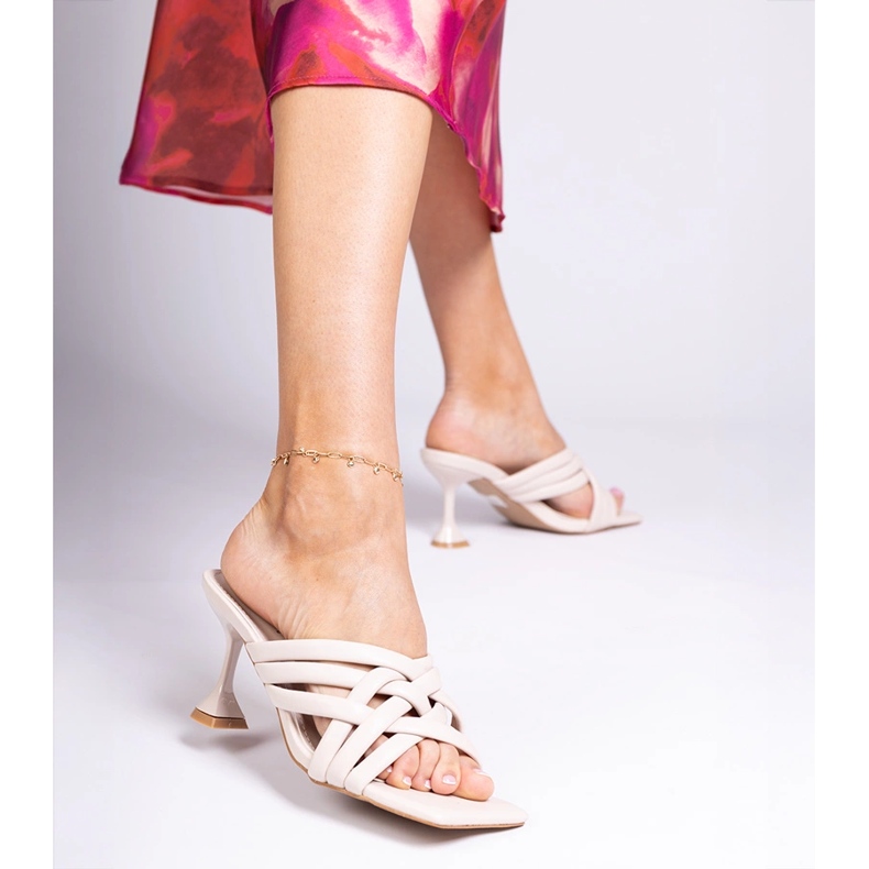 Beige eleganta sandaler med klack från Bourget 2